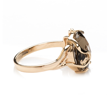 Золотое кольцо с крупным раухтопазом шахматной огранки