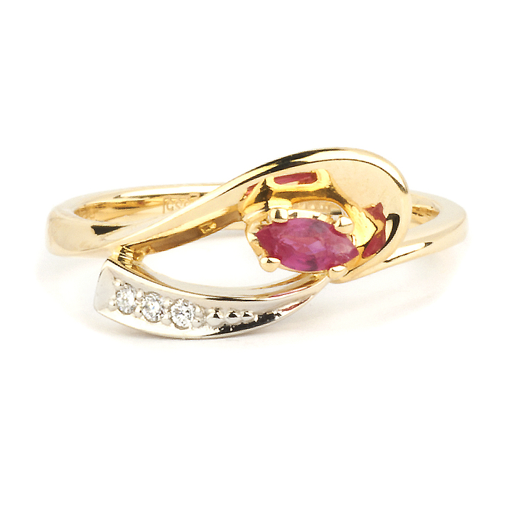 Кольцо из желтого золота с натуральным рубином и бриллиантами