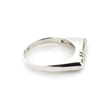 Серебряное кольцо-печатка с фианитом