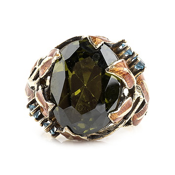 Кольцо большой камень тёмно-оливкого цвета с эмалью и позолотой