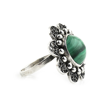 Серебряное кольцо "Ромашка" с малахитом