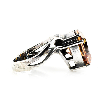 Серебряное кольцо "триллион" с золотистым фианитом