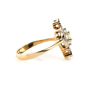 Золотое кольцо из желтого золота с хризолитом