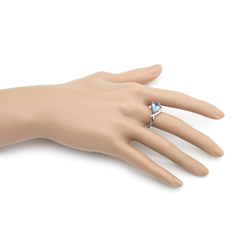 Кольцо с голубым фианитом капля из белого золота