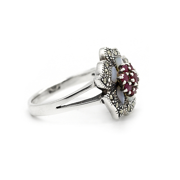 Кольцо серебряное с рубинами и перламутром Кольцо серебряное с рубинами и перламутром