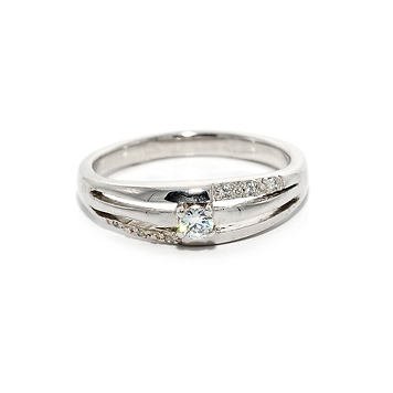 Серебряное кольцо с круглым бесцветным фианитом
