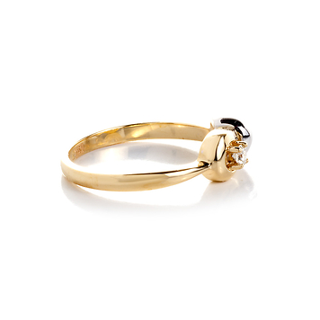Кольцо с одним бриллиантом из лимонного золота