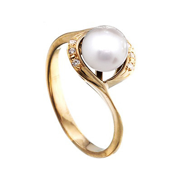 Кольцо с белым жемчугом и бриллиантами