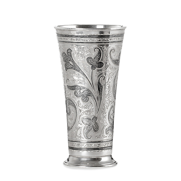 Высокий серебряный стакан гравированный