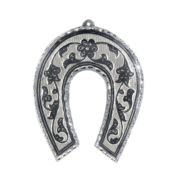 Сувенир подкова из серебра с гравировкой и чернью