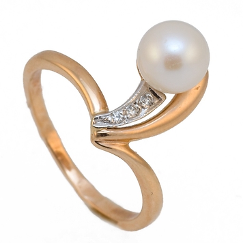 Кольцо золотое с белым жемчугом и бриллиантами