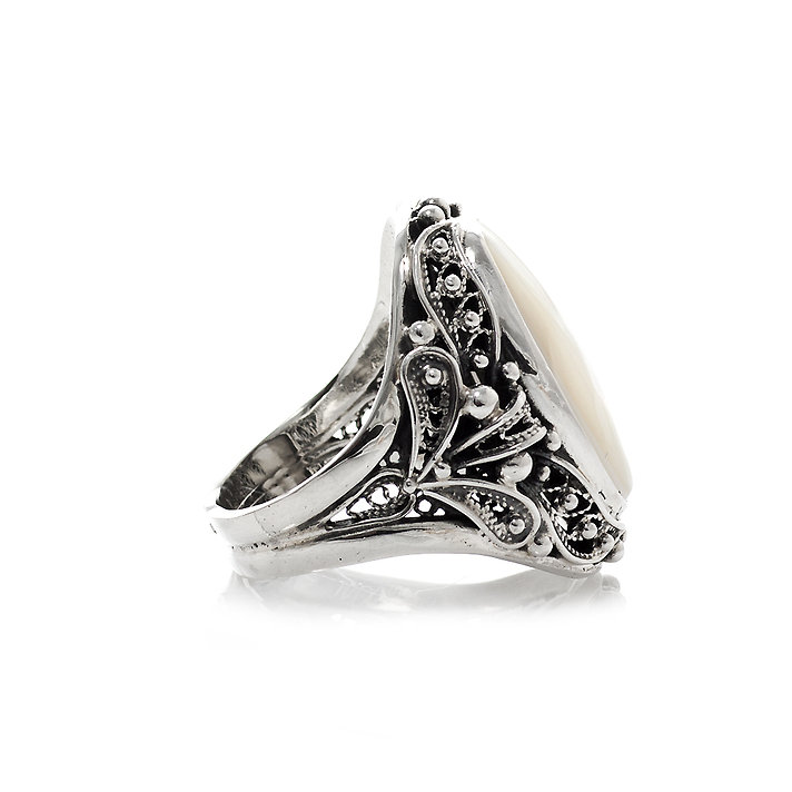 кольцо серебро филигрань с белым овальным перламутром
