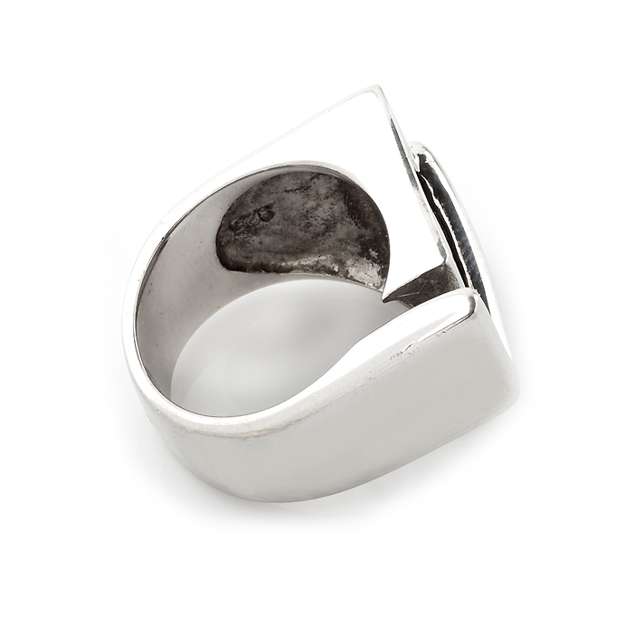 Мужское серебряное кольцо со вставкой из кожи