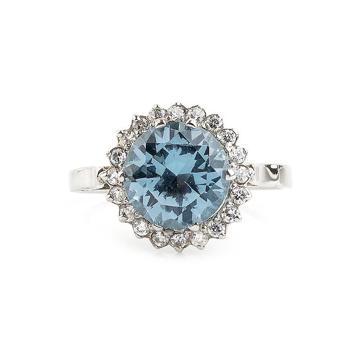Кольцо серебряное с голубым фианитом Кольцо серебряное с голубым фианитом