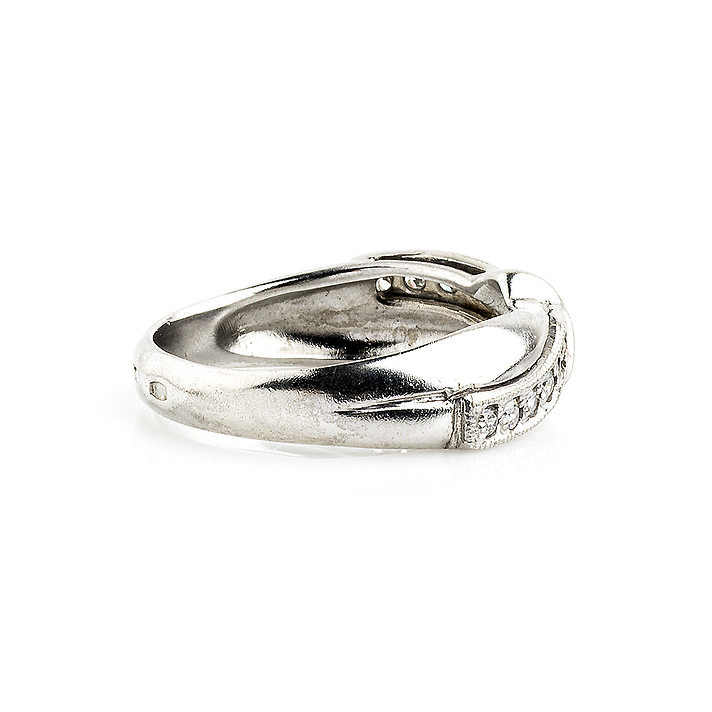 Серебряное кольцо "бант" с фианитами