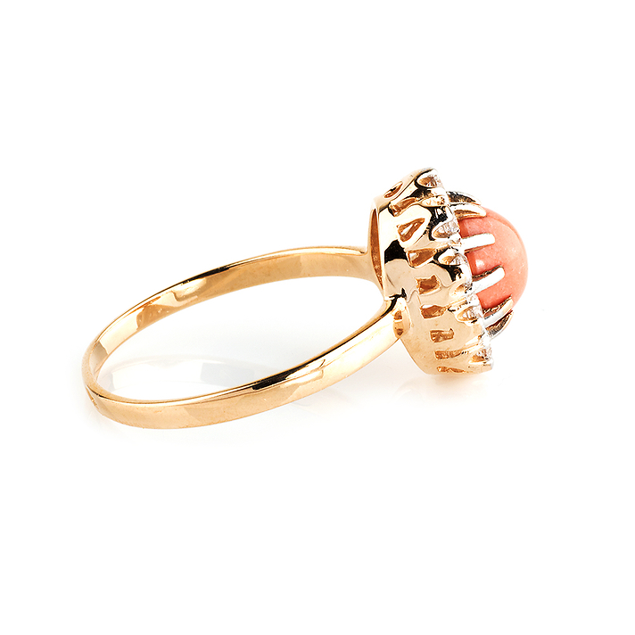 Золотое кольцо "малинка" с кораллом