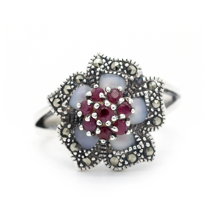 Кольцо серебряное с рубинами и перламутром Кольцо серебряное с рубинами и перламутром