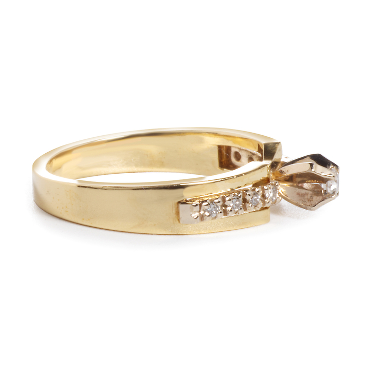 Кольцо помолвочное из золота 750 пробы с бриллиантами