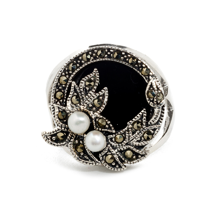 Серебряное кольцо «венок» с черным агатом белыми жемчужинами