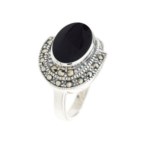 Серебряное кольцо с овальным черным ониксом и марказитами