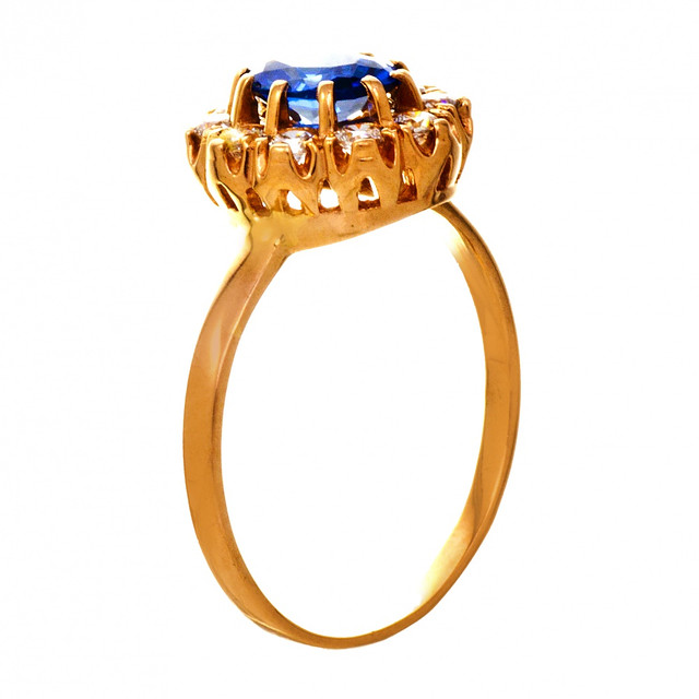 Кольцо из золота с синим фианитом